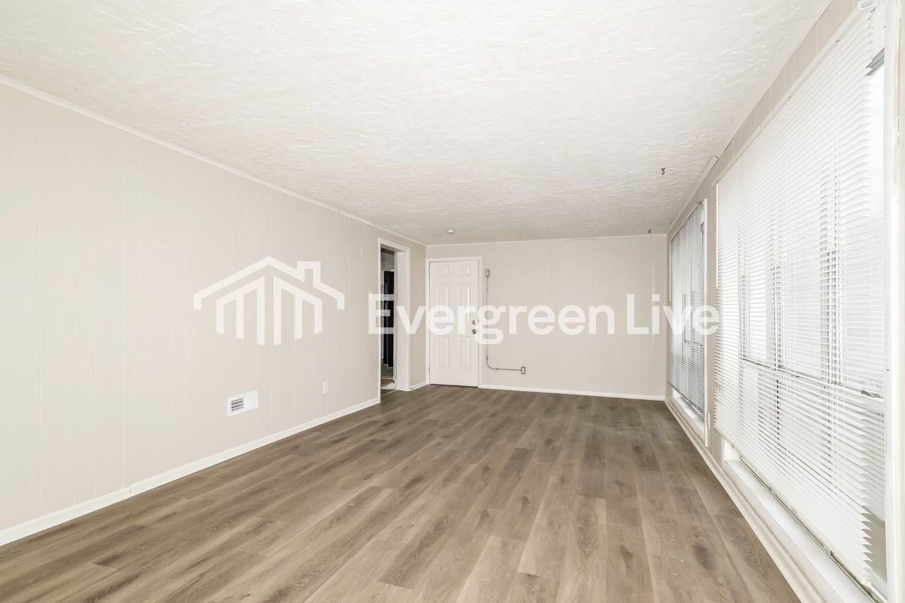 7423 Foxfield Dr - Photo 4 of 15