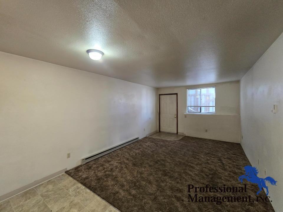 305 S 12th St W #F - Photo 2 of 7