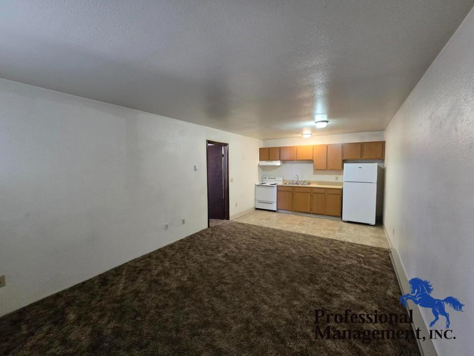 305 S 12th St W #F - Photo 4 of 7
