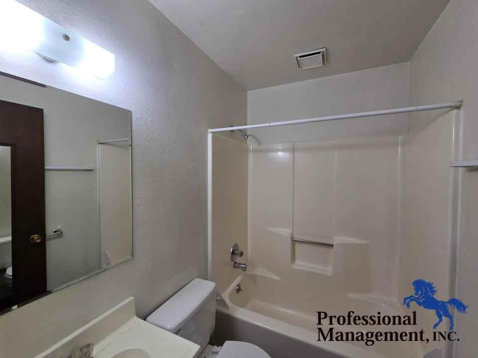 305 S 12th St W #F - Photo 7 of 7