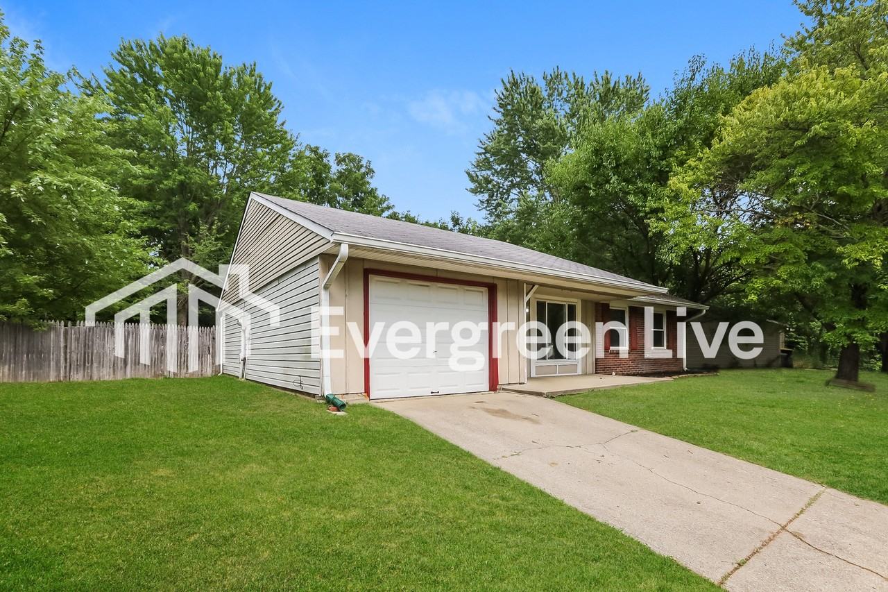 5717 Winship Dr - Photo 2 of 15