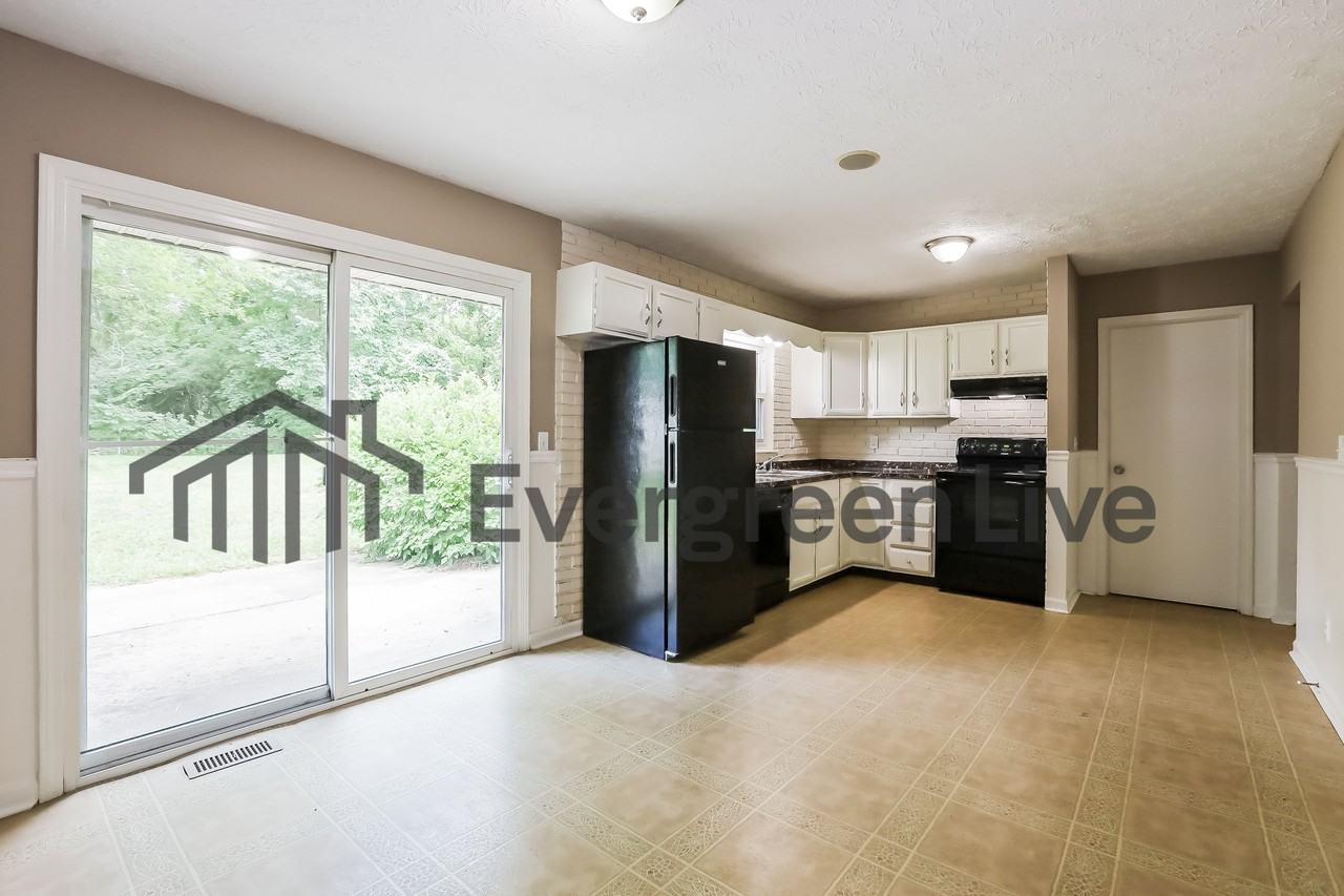 5717 Winship Dr - Photo 6 of 15