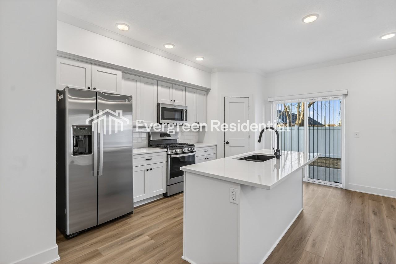 7006 Nw 82nd Ter - Photo 3 of 21