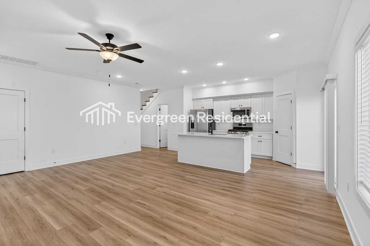 7006 Nw 82nd Ter - Photo 4 of 21