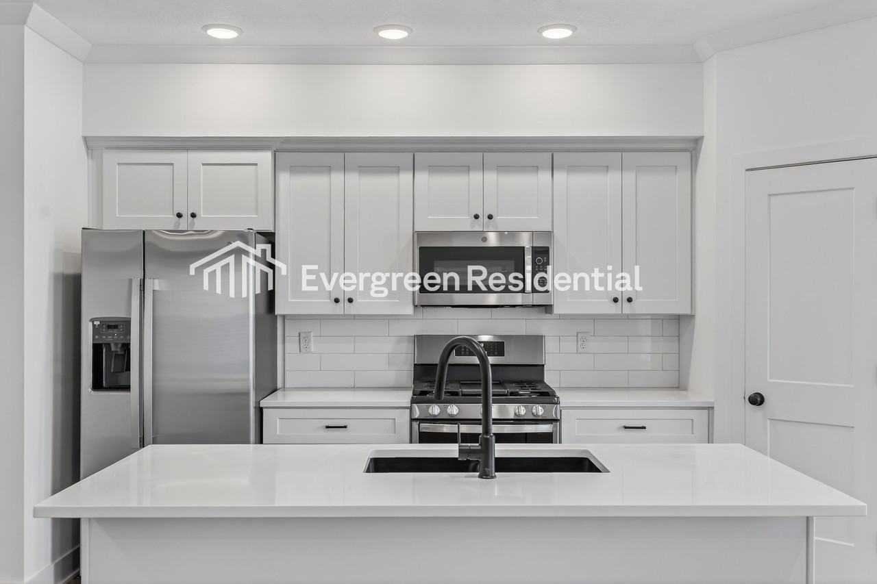 7006 Nw 82nd Ter - Photo 5 of 21