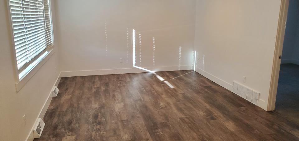 515 5th St W - Photo 2 of 10