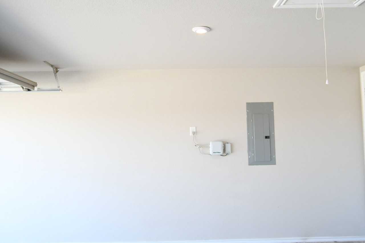 13303 Vernon Ave - Photo 6 of 38