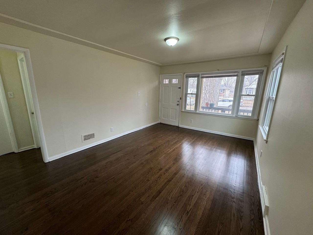 749 Hovey St - Photo 6 of 31