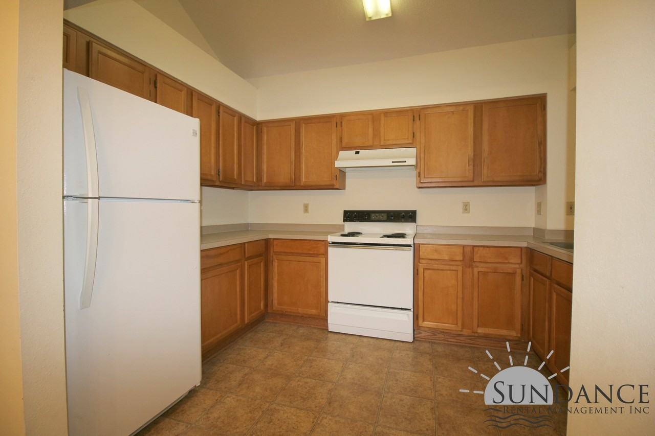 1867 Heartland Dr - Photo 4 of 16