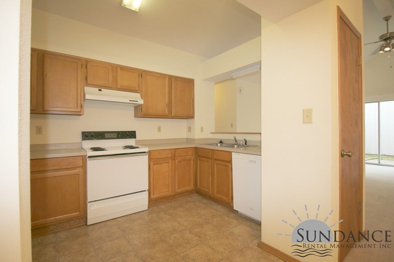 1867 Heartland Dr - Photo 5 of 16