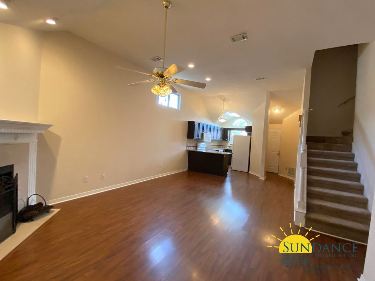 926 Roanoke Ct - Photo 2 of 14