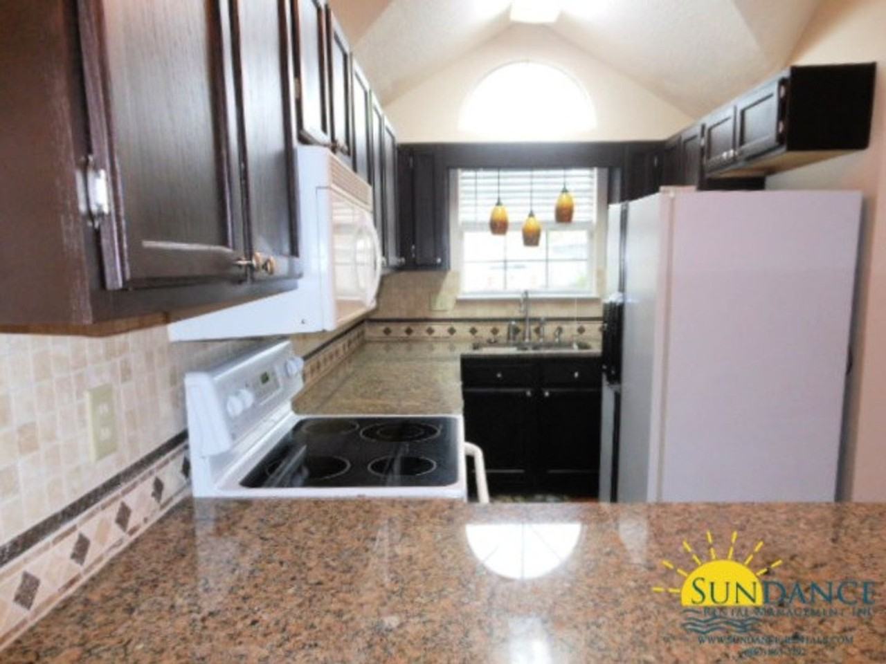 926 Roanoke Ct - Photo 4 of 14