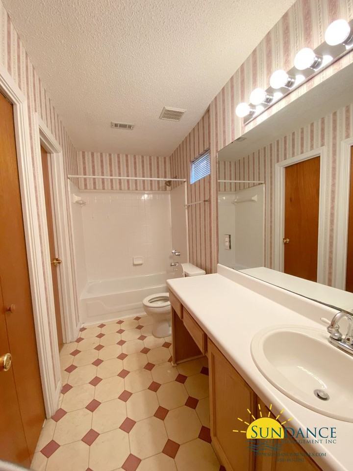 926 Roanoke Ct - Photo 7 of 14