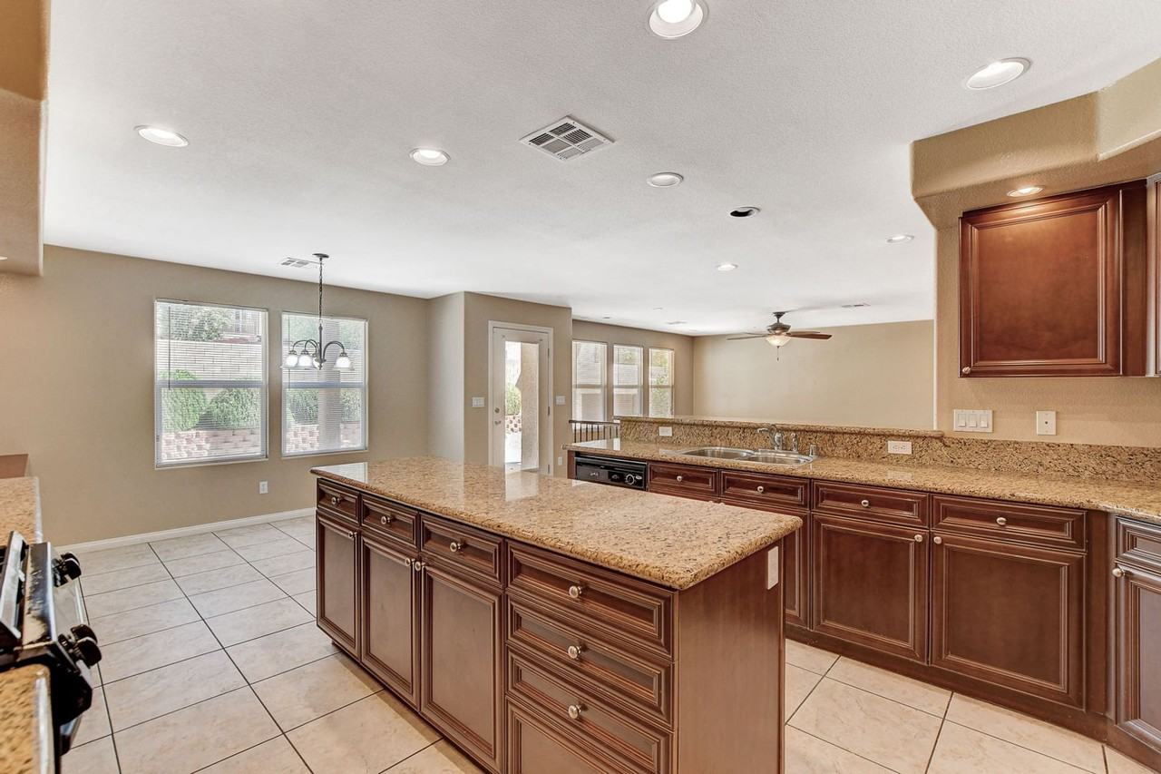 656 Doubleshot Ln - Photo 4 of 37