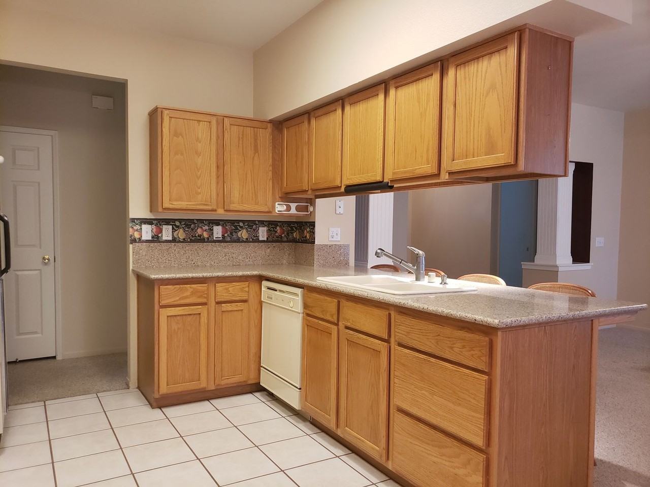 699 Woodridge Ct - Photo 2 of 15