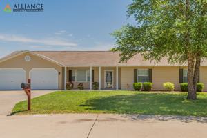 featured image of 3884 Foxridge Dr