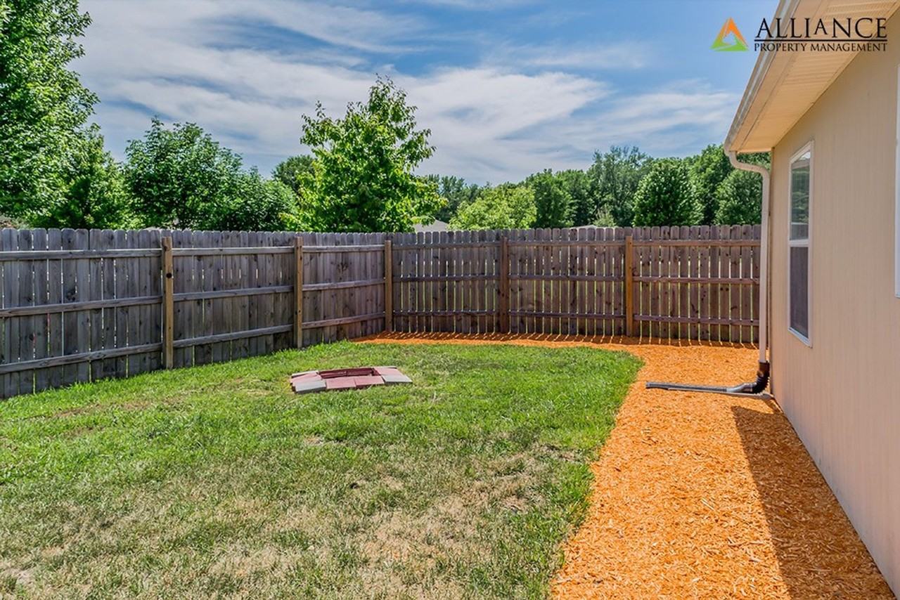 3884 Foxridge Dr - Photo 2 of 30