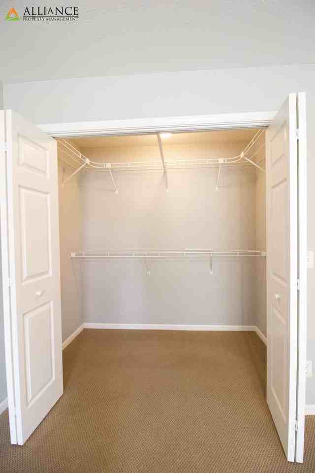 3884 Foxridge Dr - Photo 5 of 30