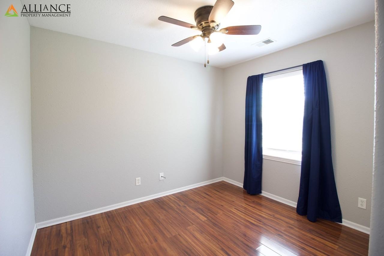 3884 Foxridge Dr - Photo 7 of 30