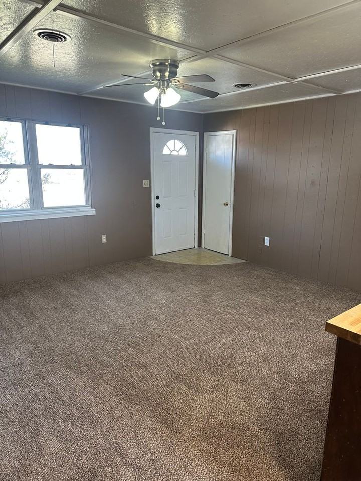 904 Se 34th St - Photo 2 of 10