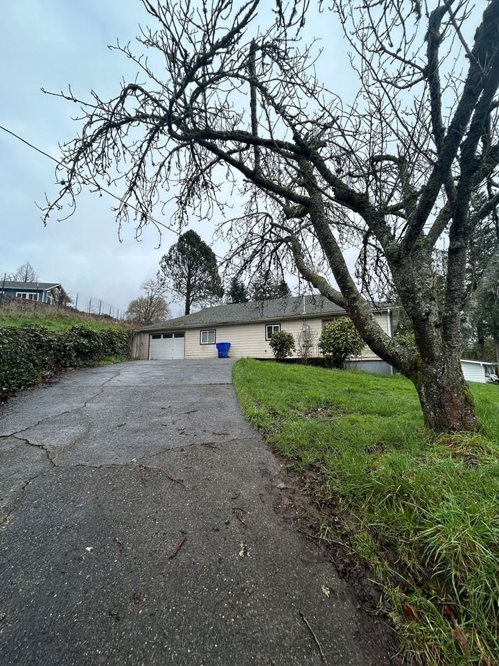 504 Bates Rd - Photo 2 of 36