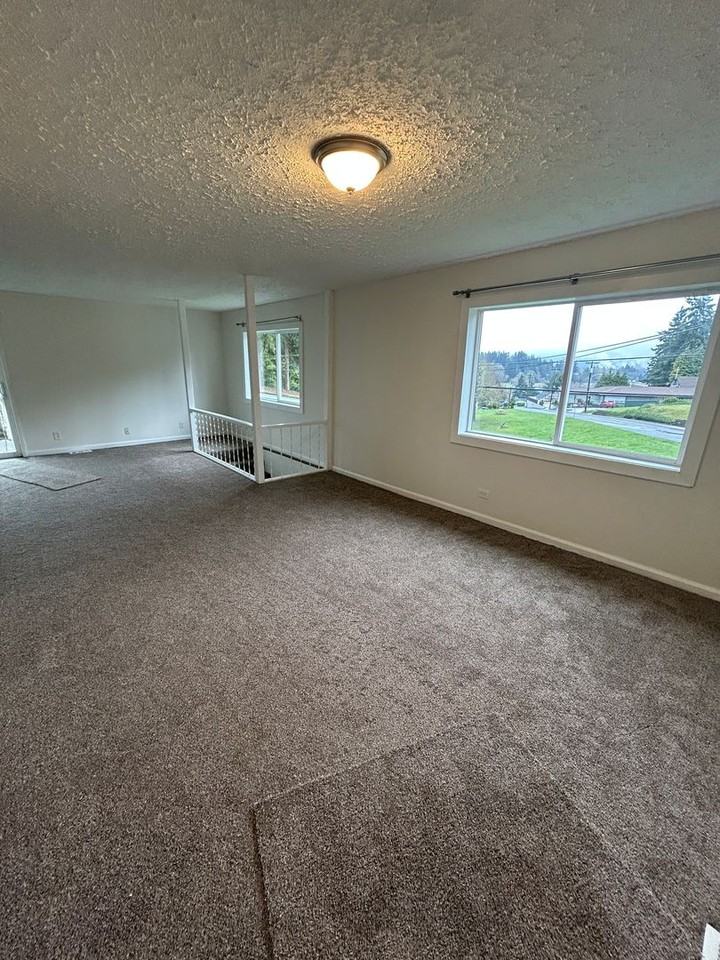 504 Bates Rd - Photo 3 of 36