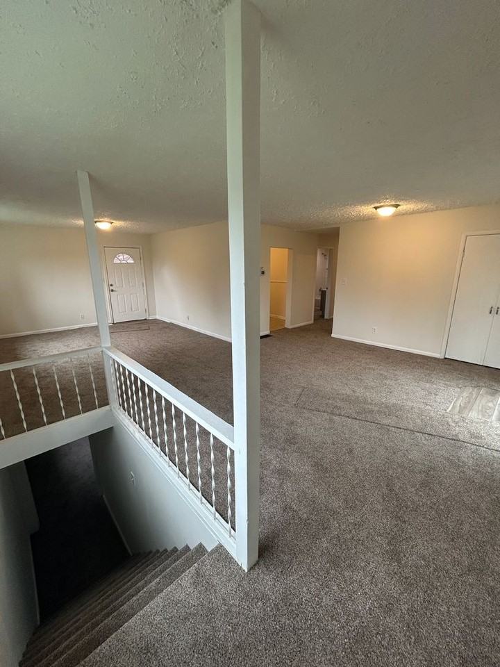 504 Bates Rd - Photo 5 of 36