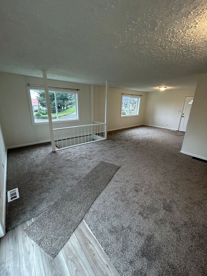 504 Bates Rd - Photo 6 of 36