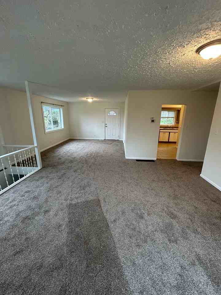 504 Bates Rd - Photo 7 of 36