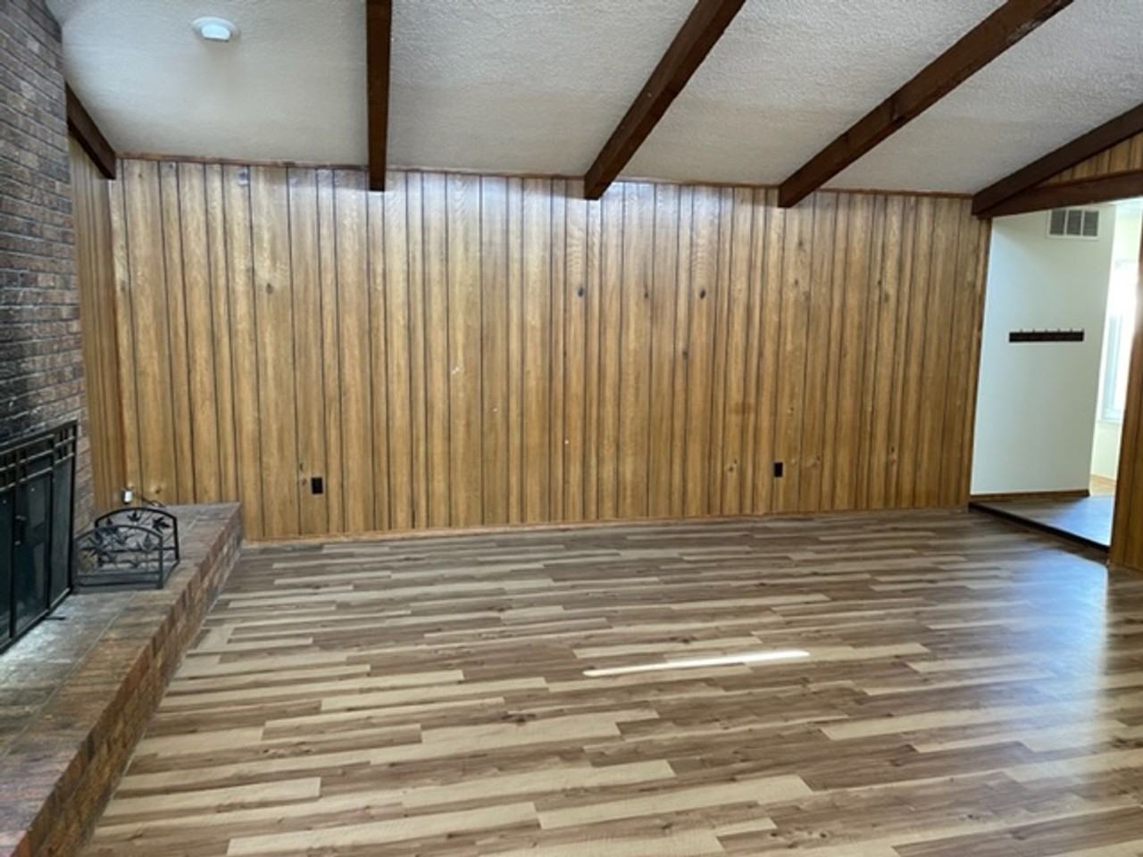 2101 White Cloud St Ne - Photo 4 of 10