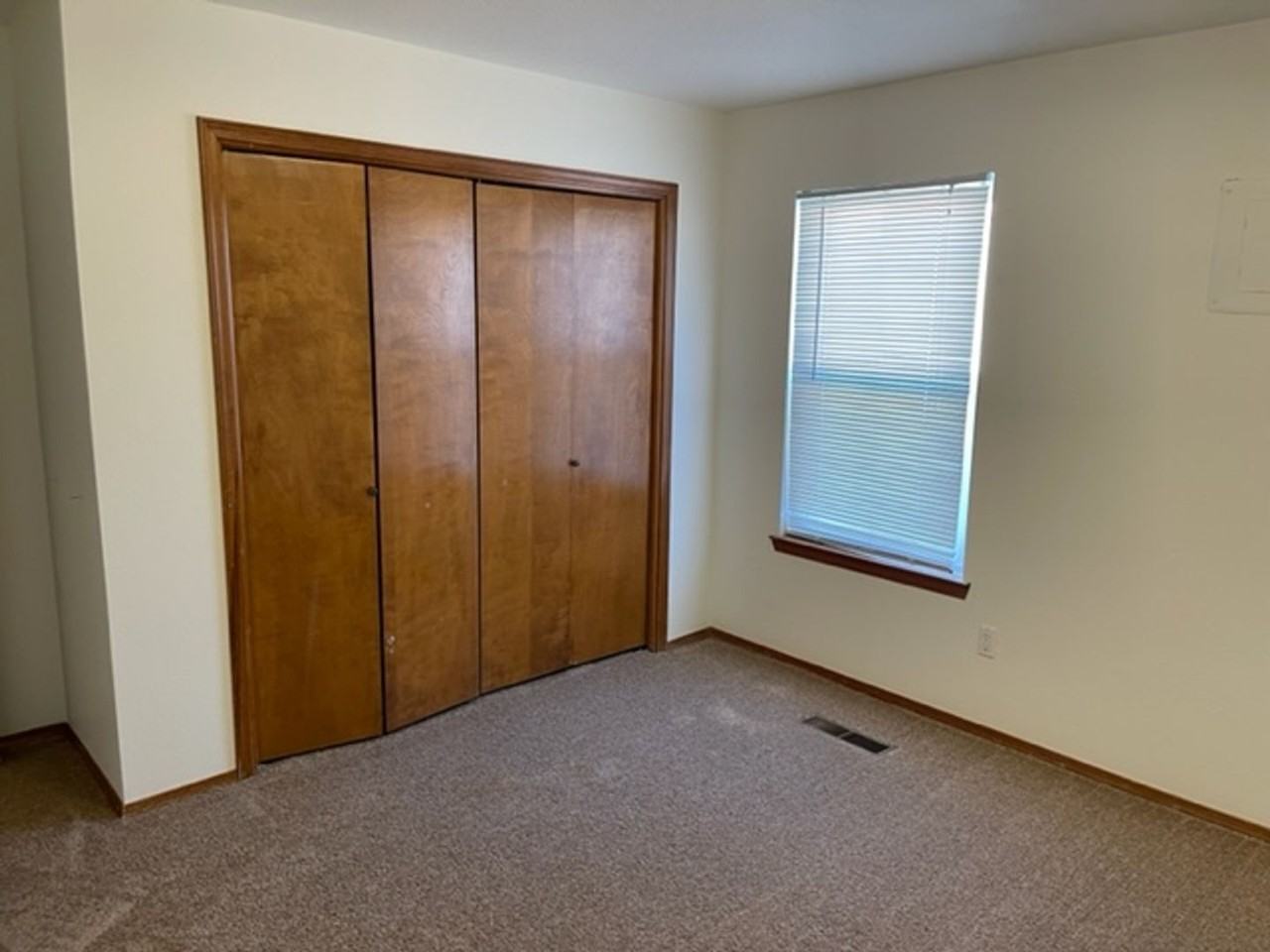 2101 White Cloud St Ne - Photo 7 of 10