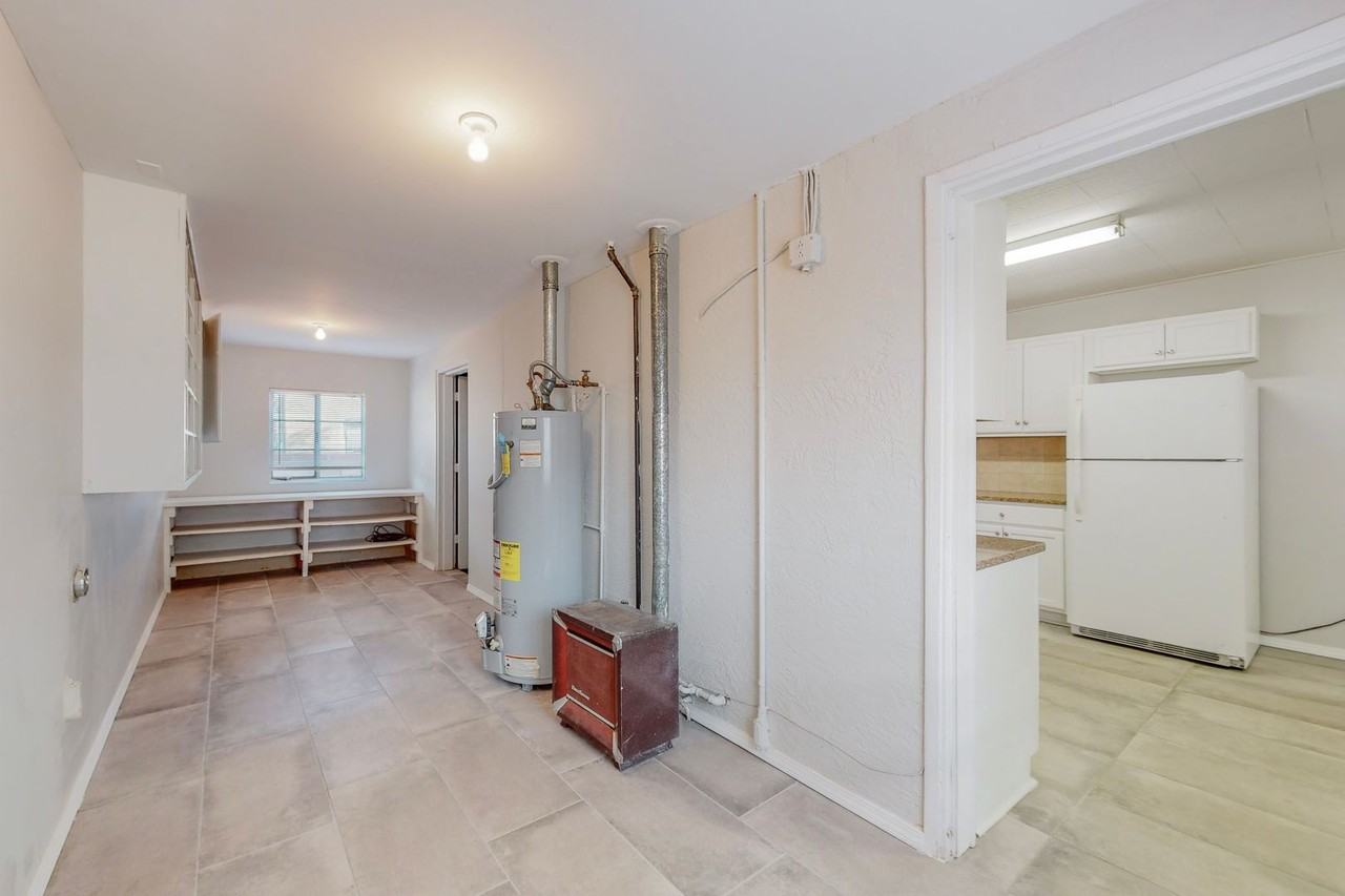 2341 Valencia Dr Ne - Photo 2 of 32