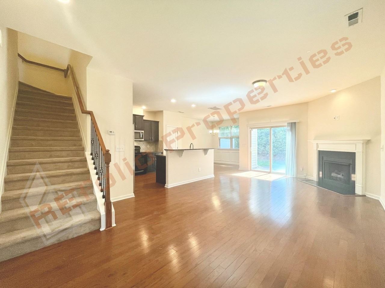 429 Manchester Park Ln - Photo 3 of 25