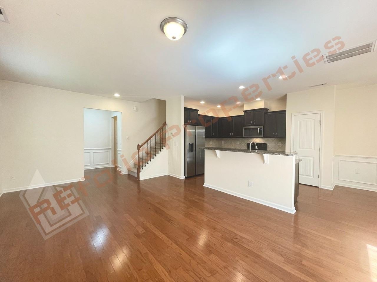 429 Manchester Park Ln - Photo 4 of 25