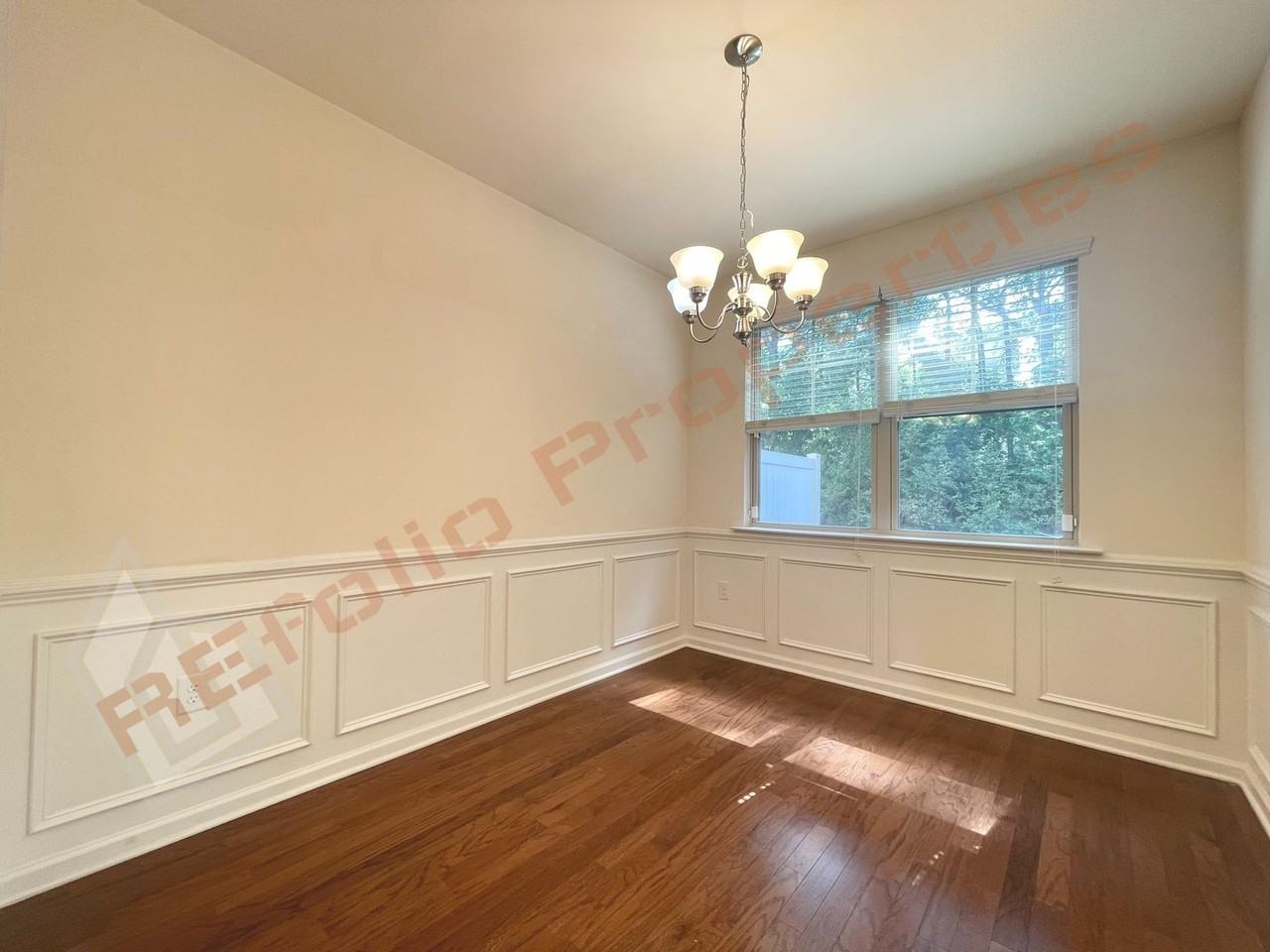 429 Manchester Park Ln - Photo 5 of 25