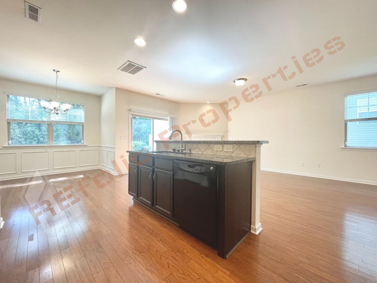 429 Manchester Park Ln - Photo 7 of 25