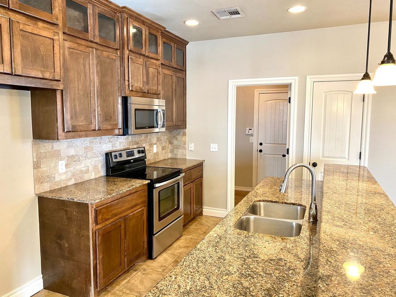 8100 Nw 158th St - Photo 4 of 22