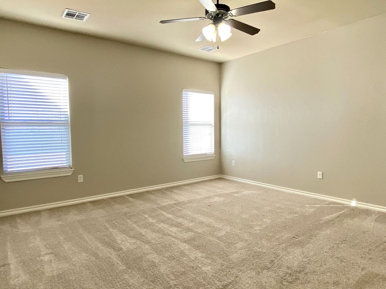 8100 Nw 158th St - Photo 7 of 22