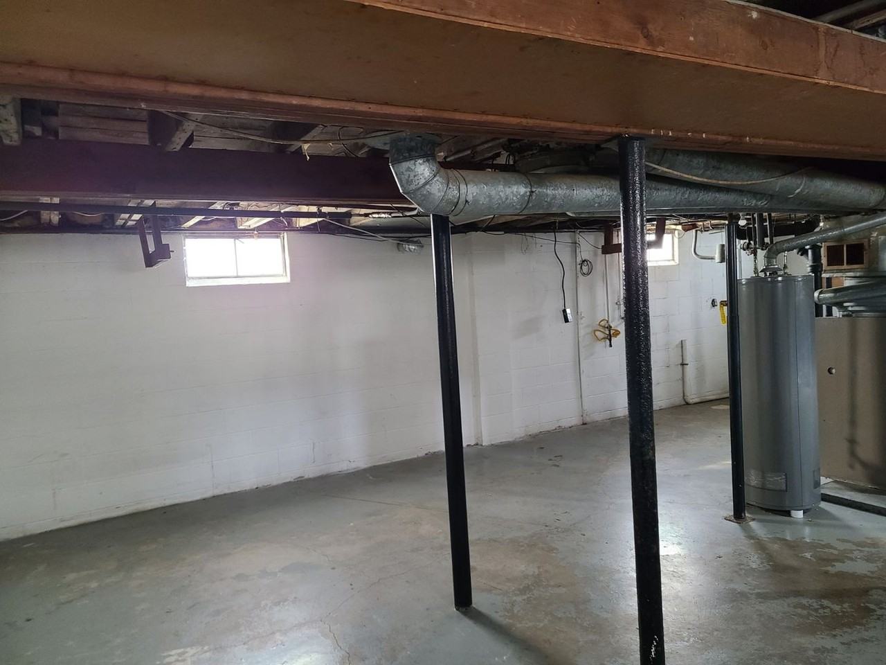 412 Hartman Ave - Photo 2 of 9