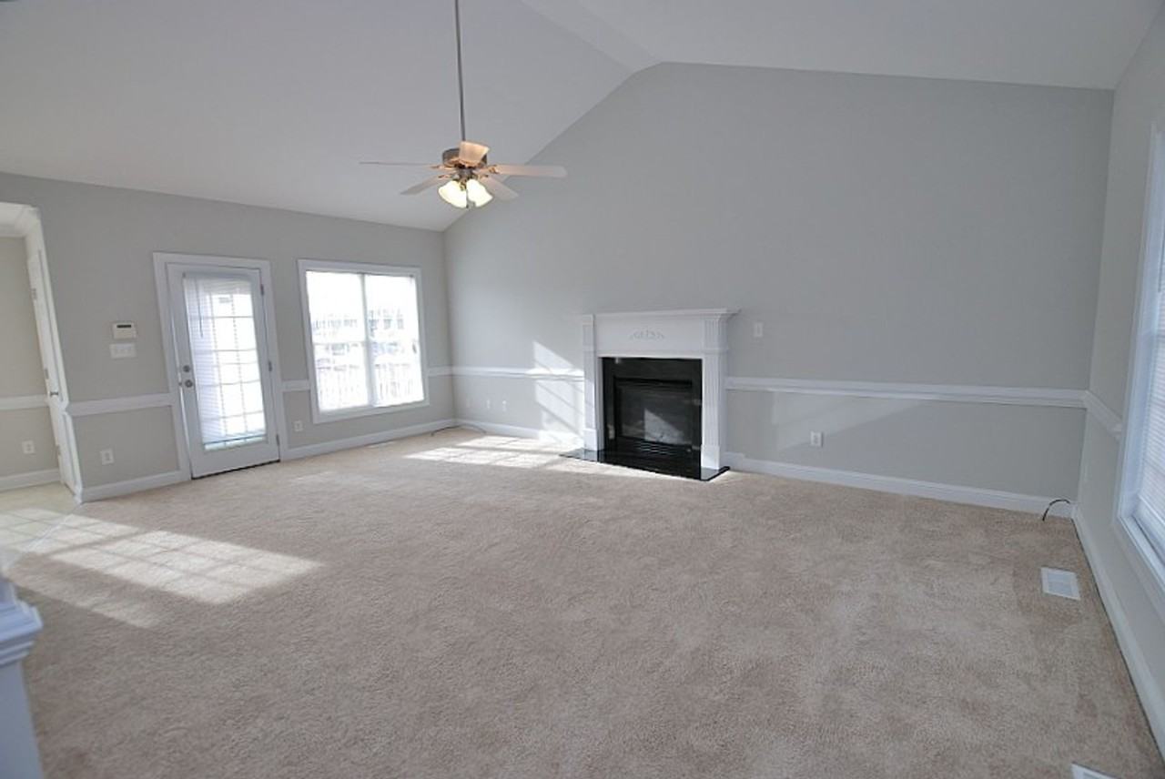 2001 Meadow Ct - Photo 2 of 12