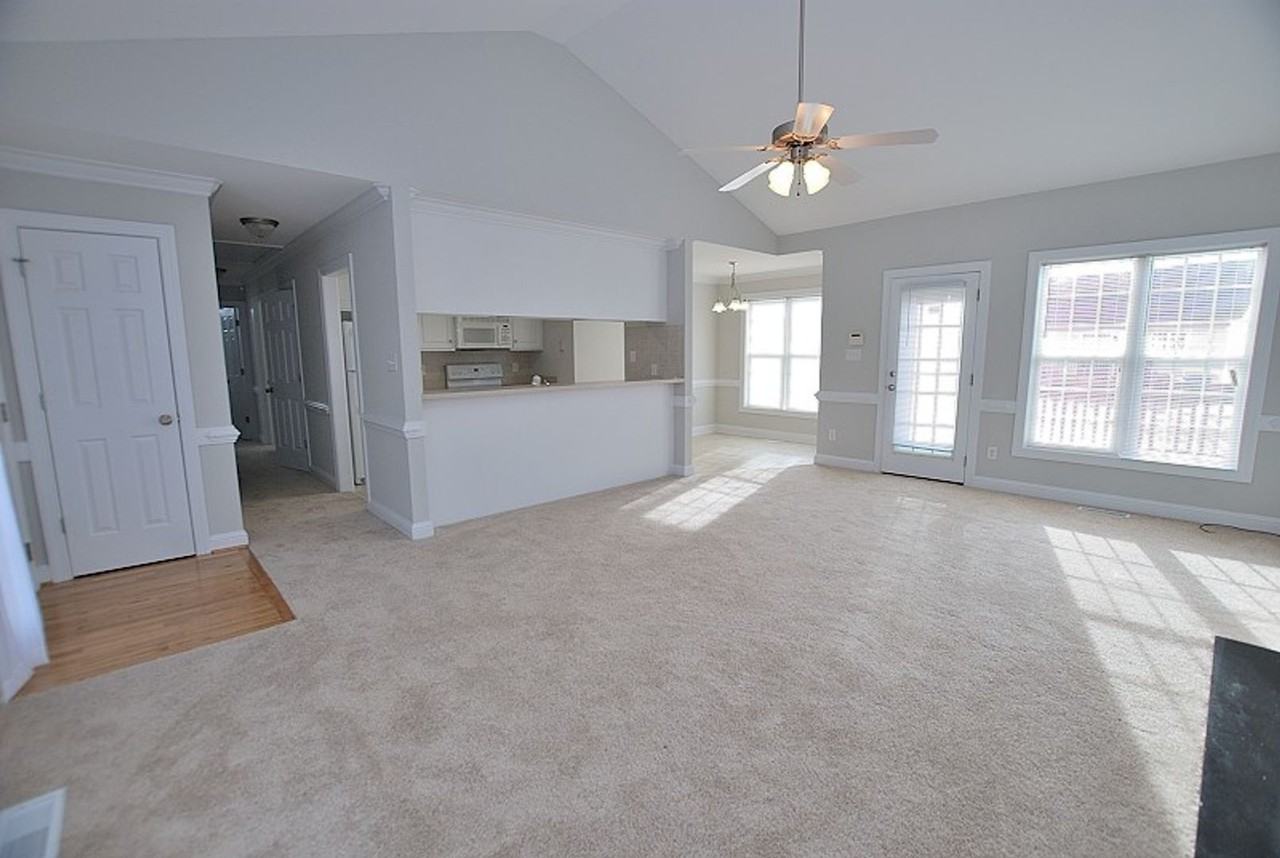 2001 Meadow Ct - Photo 3 of 12