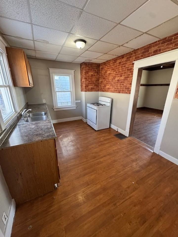 2814 Euclid Ave - Photo 3 of 9