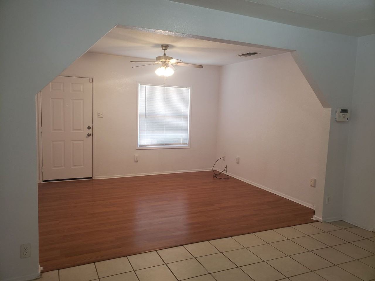 658 S Cesar Chavez St - Photo 3 of 12