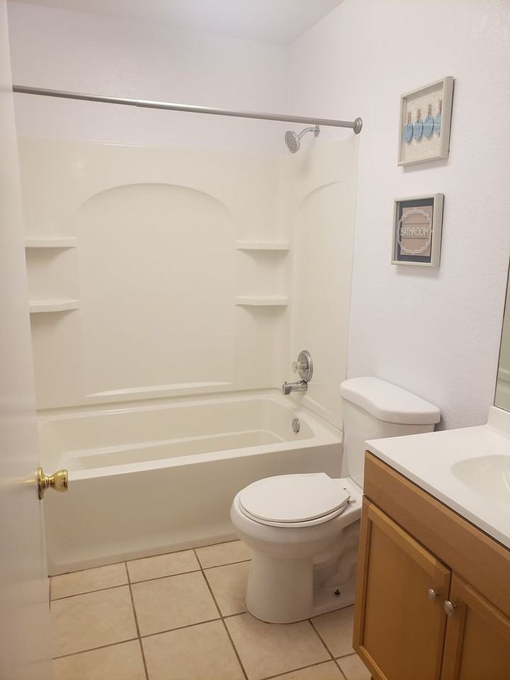 658 S Cesar Chavez St - Photo 5 of 12