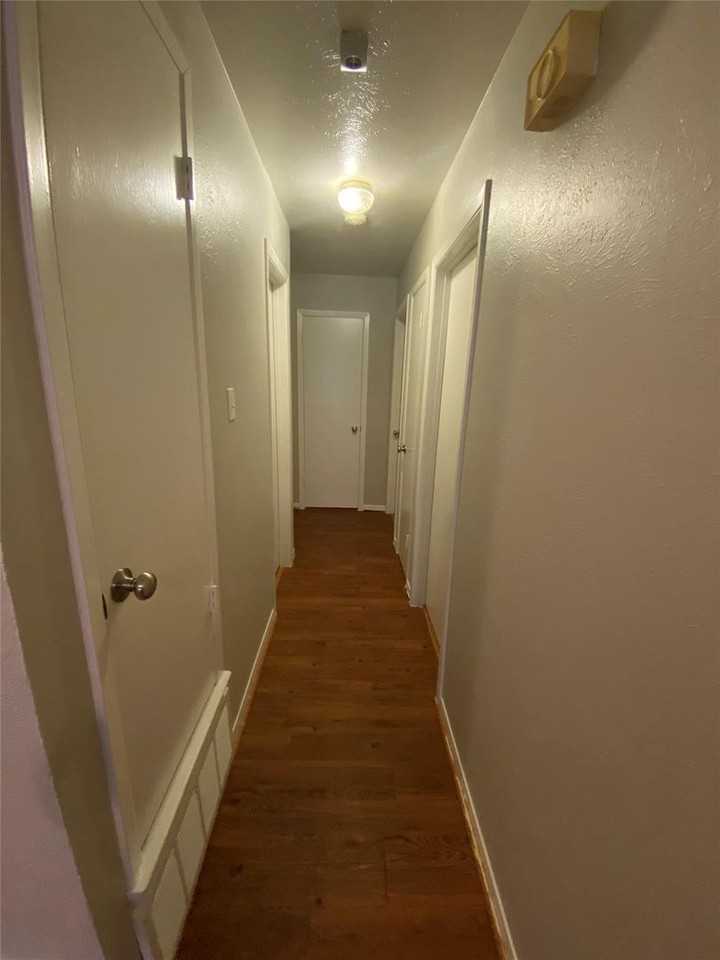 1102 Laurelhill Ct - Photo 2 of 20