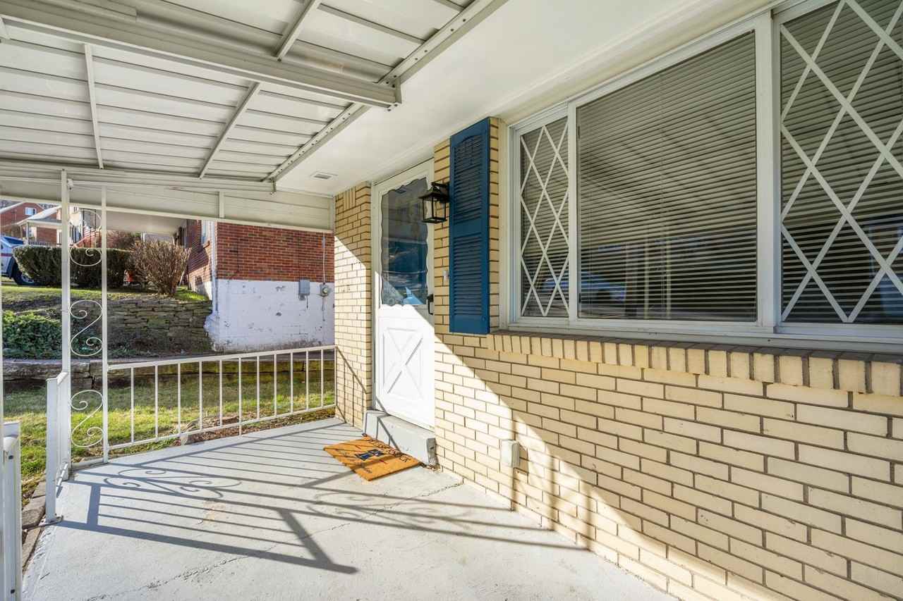 217 Key Dr - Photo 2 of 16