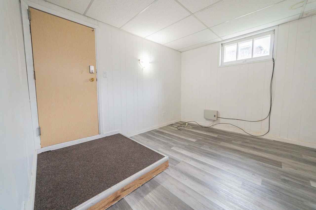 371 Ambrose St - Photo 3 of 6