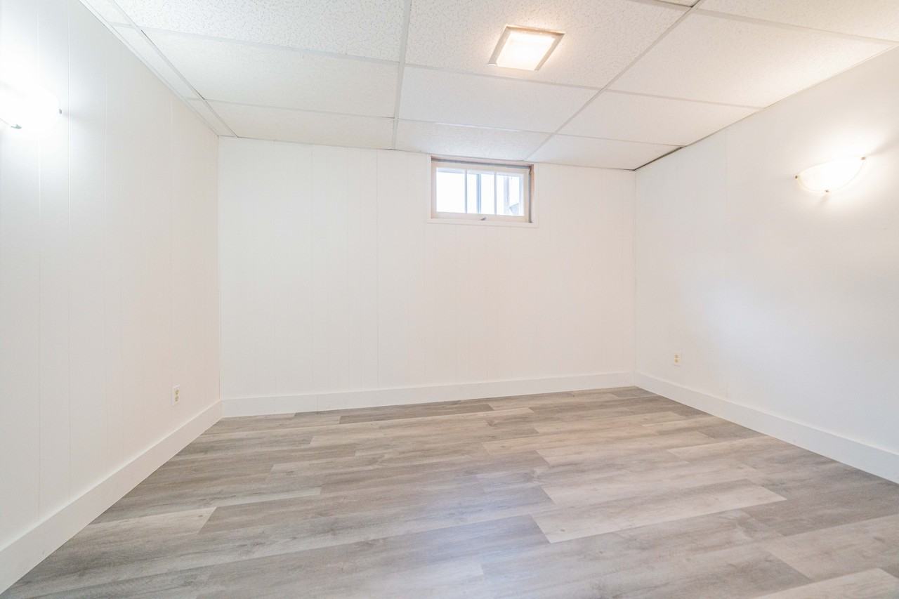 371 Ambrose St - Photo 4 of 6