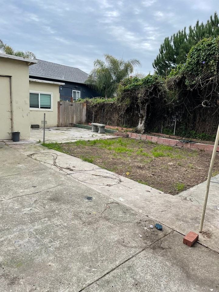 869 Brockhurst St - Photo 2 of 12