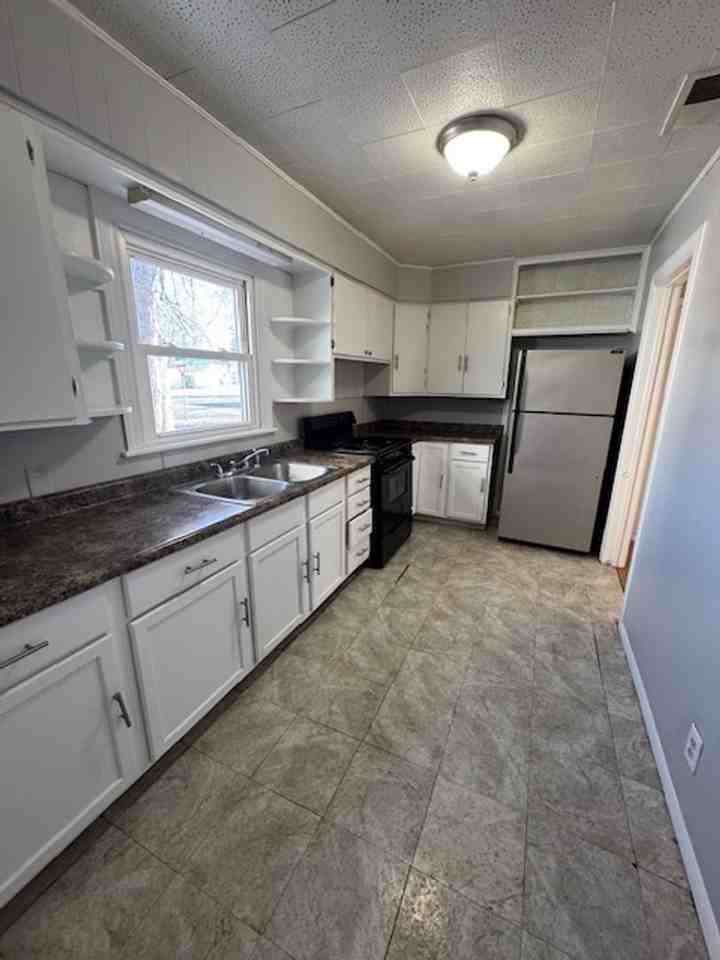 608 State St - Photo 4 of 8